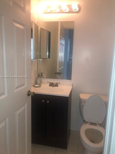 Building Photo - 638 E Mowry Ct