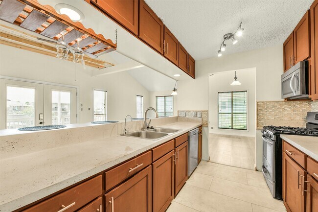 Building Photo - 1073 Redfish St