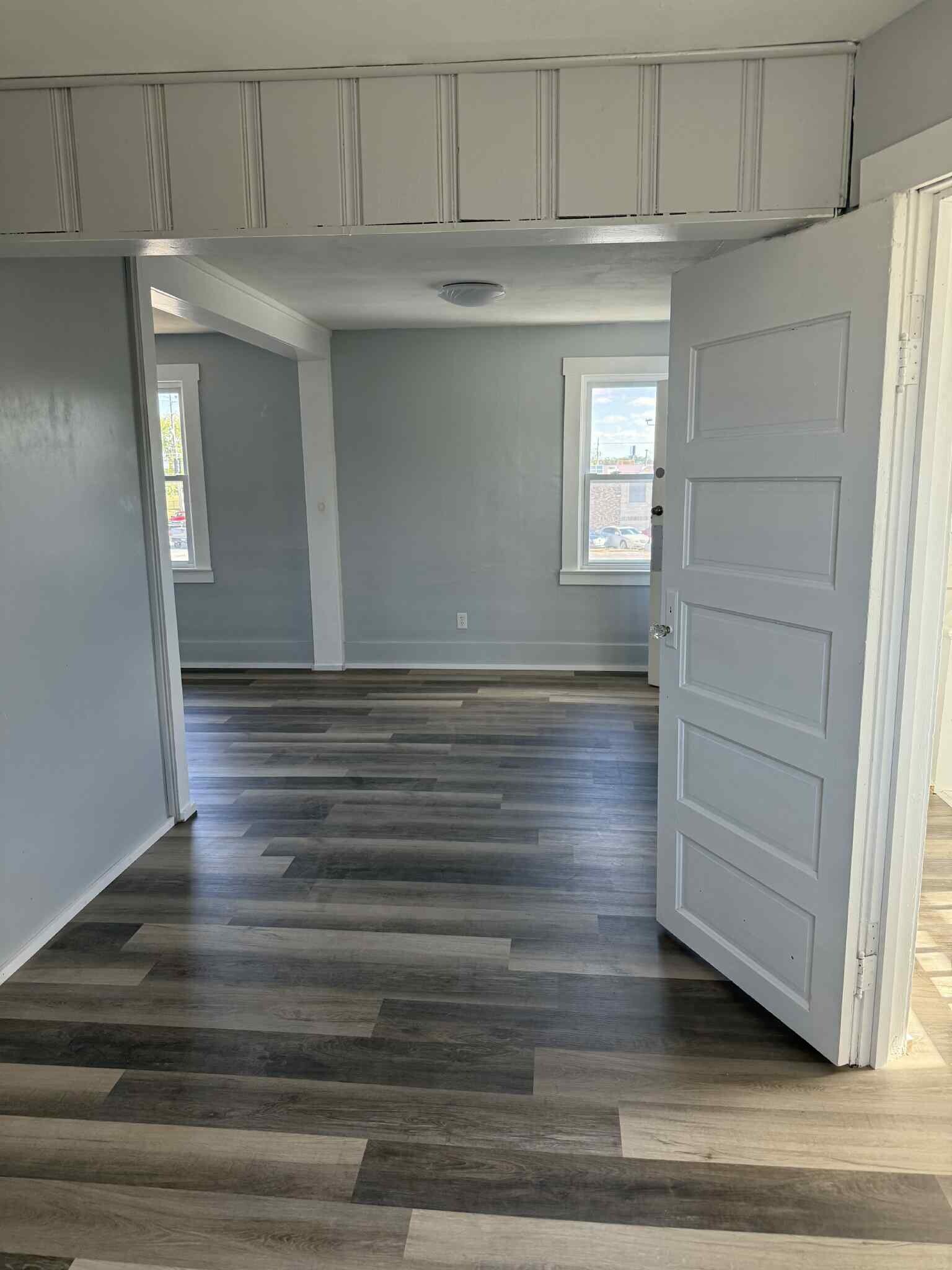 Dining Area/Eat-In Kitchen - 1501 E Markland Ave