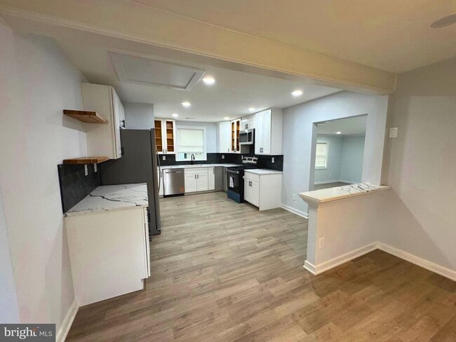 Building Photo - 203 Henson Rd