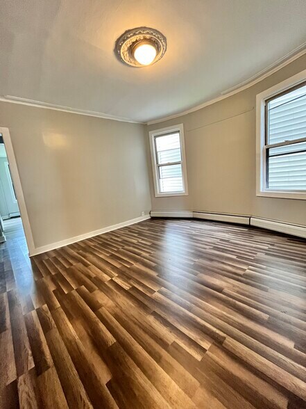 122 Randolph Ave 1R - 120 Randolph Ave
