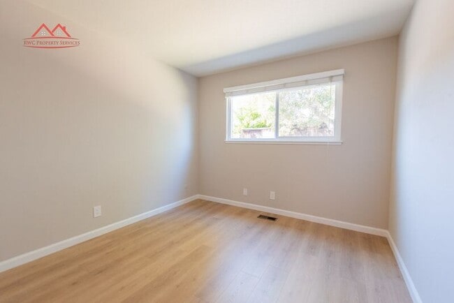 Building Photo - 1377 Spoonbill Way