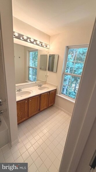 Building Photo - 810 High Plain Dr