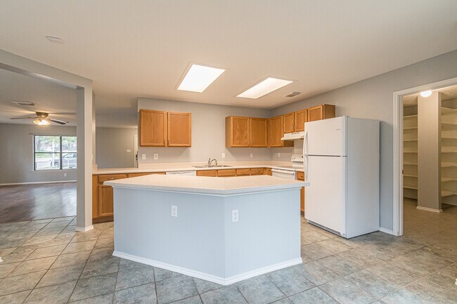 Building Photo - 1519 Jasmine
