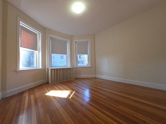 Building Photo - 40 Lancaster Terrace