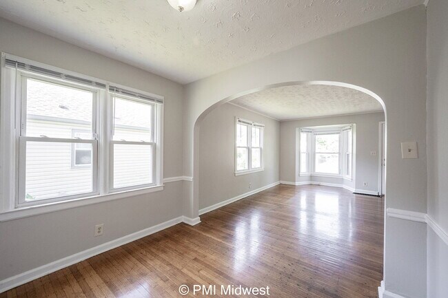 Building Photo - "Charming 2-Bed Home with Gleaming Hardwoo...