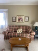 Building Photo - 589 E Losey St