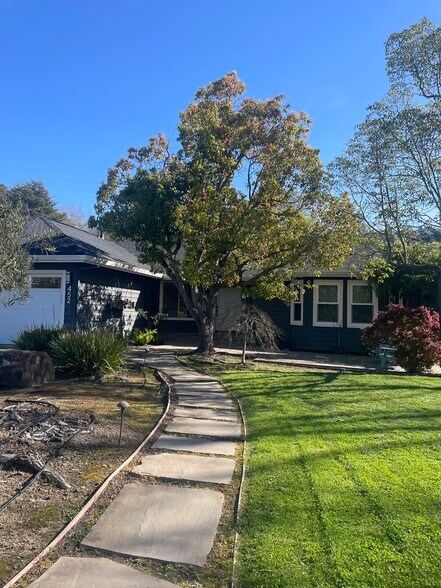 Building Photo - 452 Riviera Dr