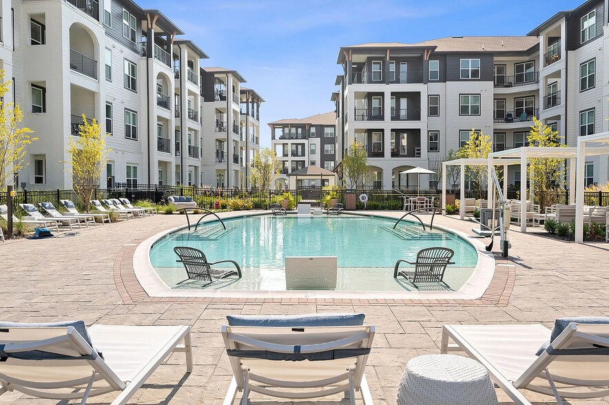 Building Photo - 1181 Manhattan Blvd