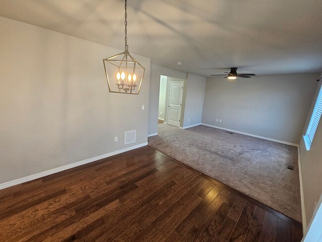 Building Photo - 3 Bed 3 bath house in Lorson Ranch!