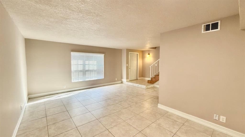 Building Photo - 3064 Riverside Dr