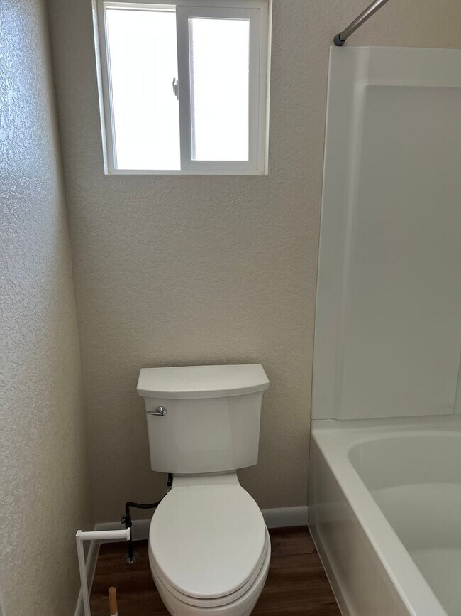 Building Photo - Charming 1BR House in Lakewood