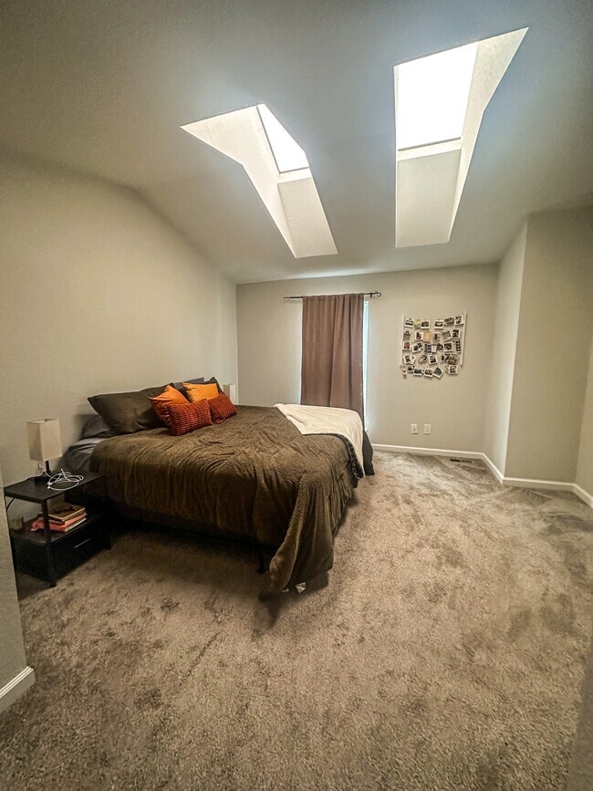 King size bed and lots of space - 9429 W Ontario Dr