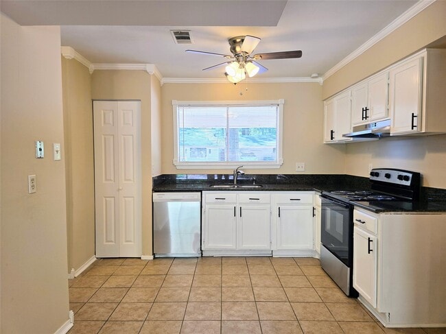 Building Photo - 2602 N Red Cedar Cir