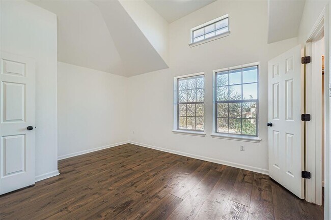 Building Photo - 212 Great Cir Cove
