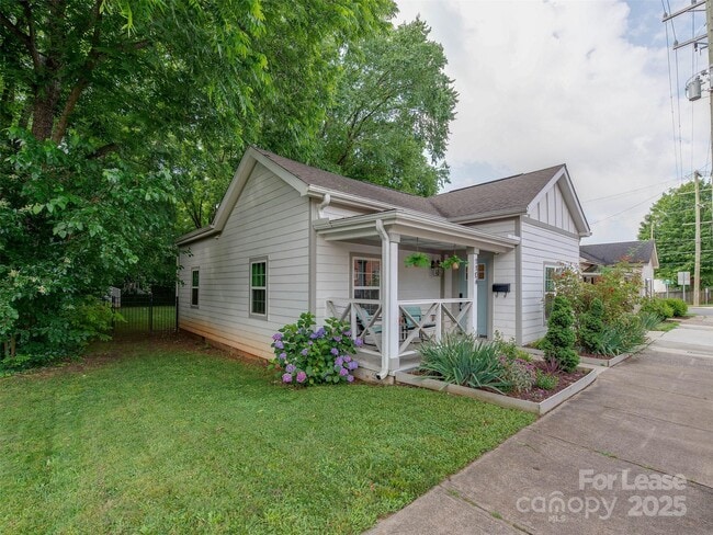 Building Photo - 1104 Pegram St