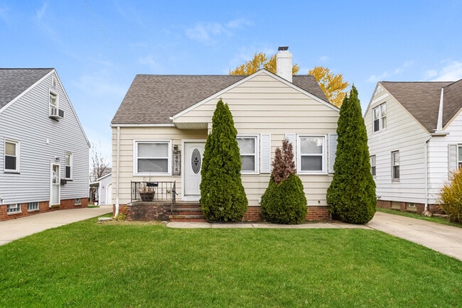 Primary Photo - 4914 Lincoln Ave