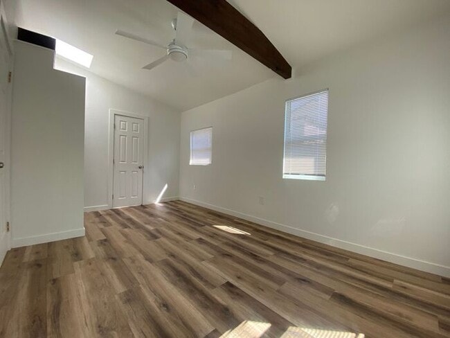 Building Photo - Stunning 2 Bed / 2 Bath Home Near Lake Murray!