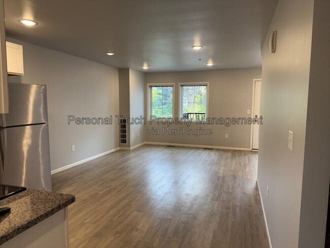 Building Photo - 808 7th Ave S