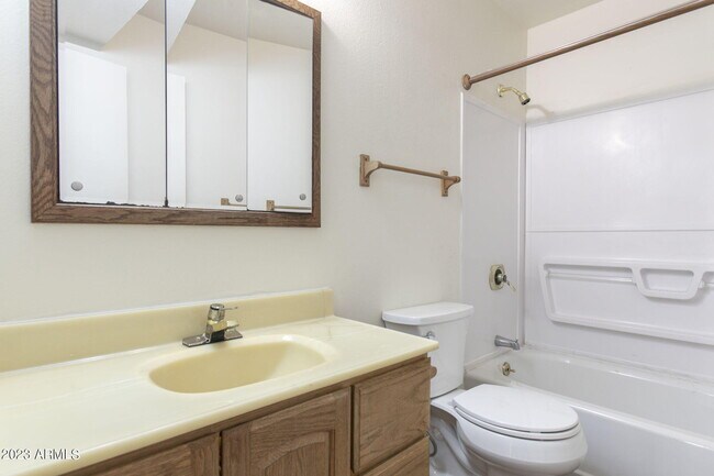 Building Photo - 4662 N 19th Ave