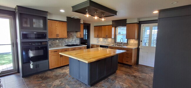 Building Photo - 2513 Donegal Springs Rd