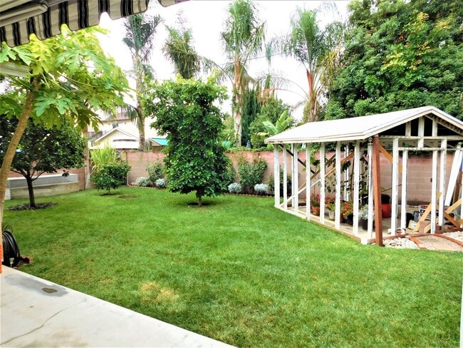 Building Photo - 1441 N Naomi St