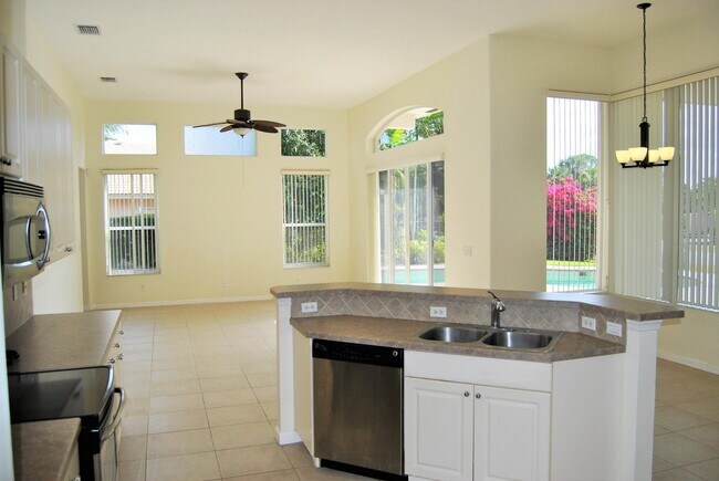 Building Photo - 2926 E Fontana Ct