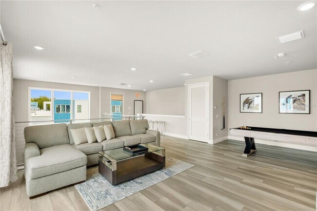 Building Photo - 7770 Sandy Ridge Dr