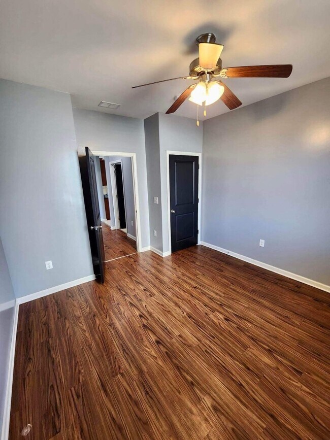 Building Photo - 884 Hayes Point Cir