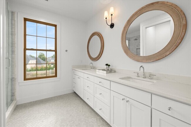 Building Photo - 4611 S 47th St