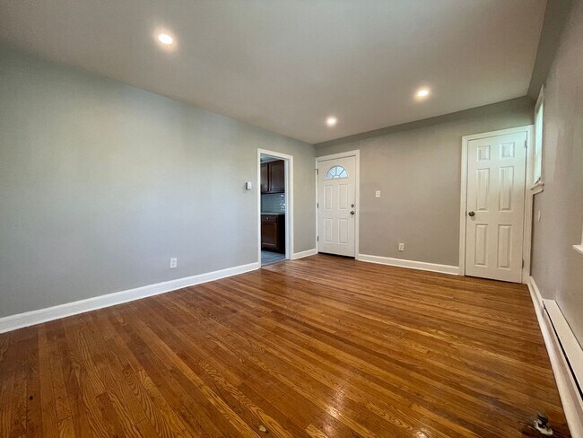 Building Photo - 511 Pfeiffer St