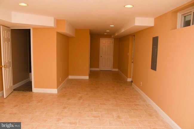 Primary Photo - 6371 Forest Ave