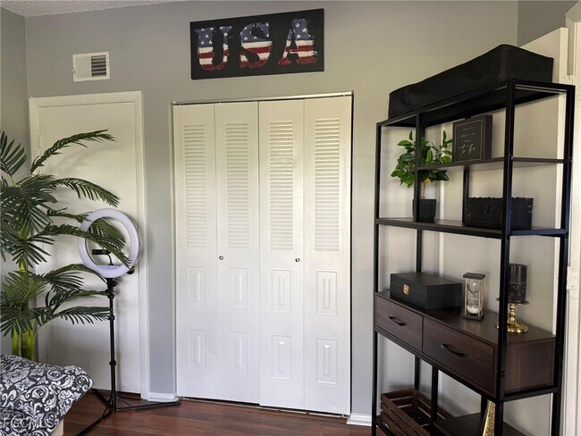 Building Photo - 5713 Foxlake Dr