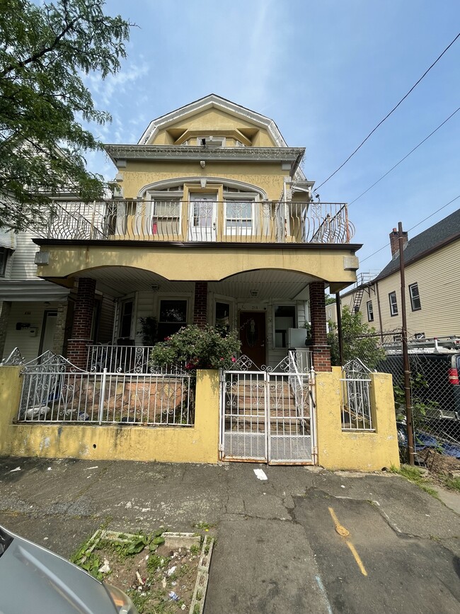 Front Of The House - 218 3rd St