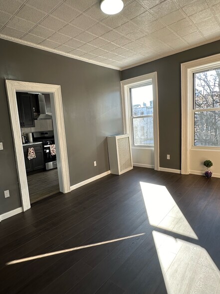 Building Photo - 326 50th St