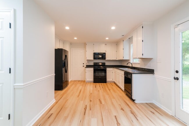 Building Photo - 8413 Woodford Bridge Dr