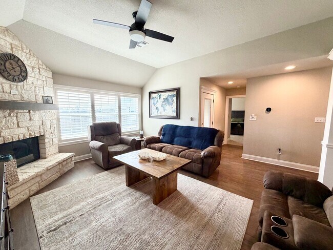 Building Photo - Beautiful 4 Bedroom Rental with Garage & Outdoor Living Space