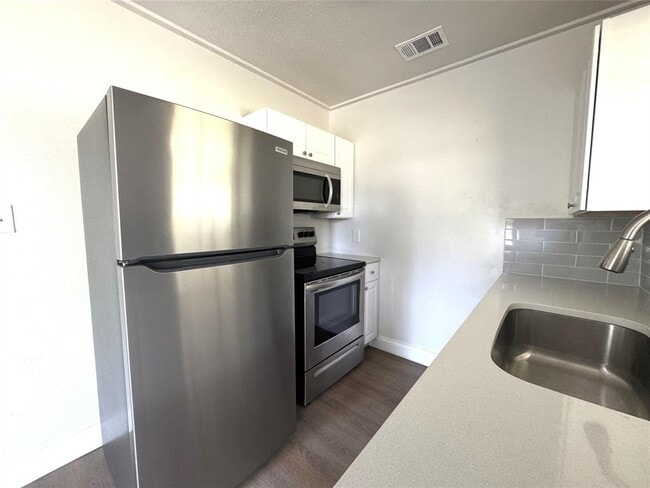 Building Photo - 1558 Lovers Ln