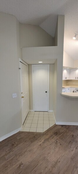 Building Photo - 4532 Commander Dr