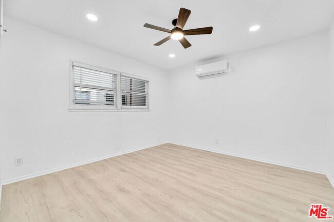 Building Photo - 926 N Spaulding Ave