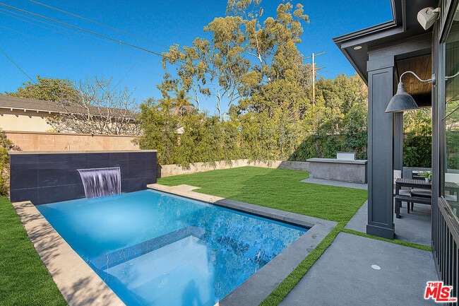 Building Photo - 12561 Westminster Ave