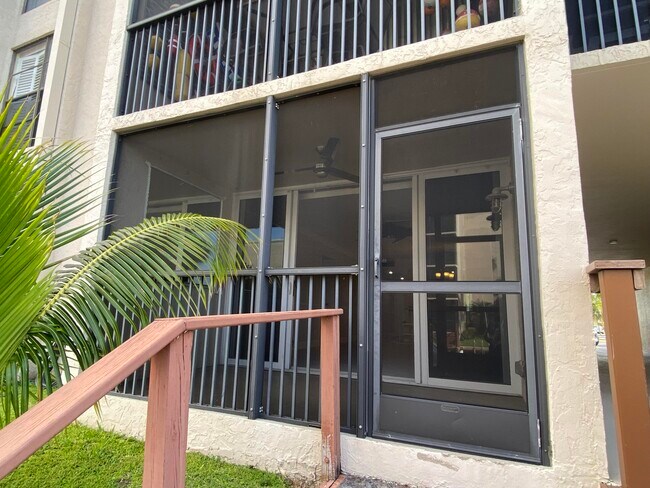 Building Photo - 15 Royal Palm Way