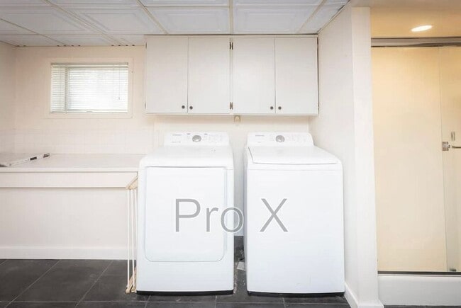 Building Photo - 6 Lambeth Cir