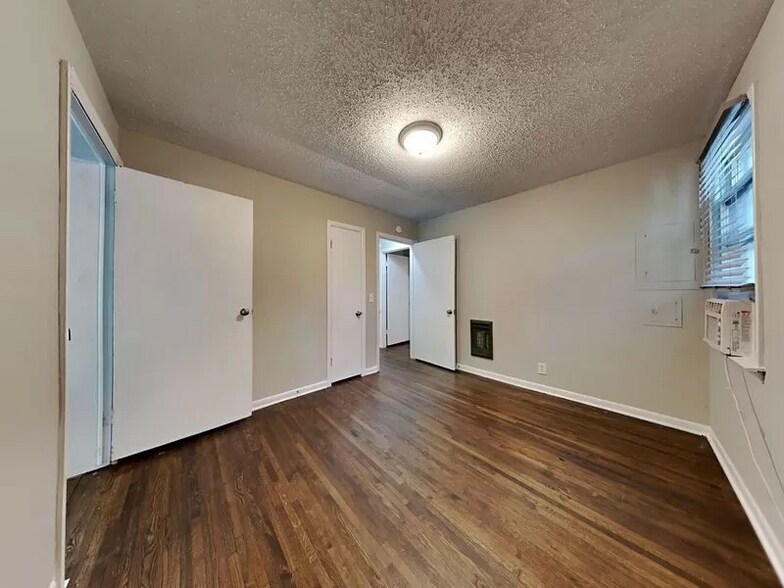 Building Photo - 718 26th Ave N