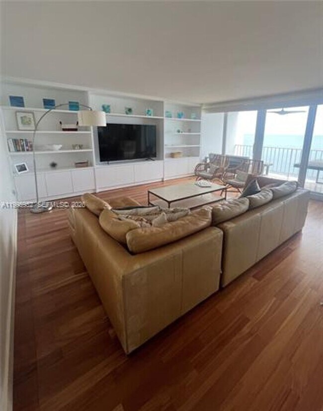 Building Photo - 881 Ocean Dr