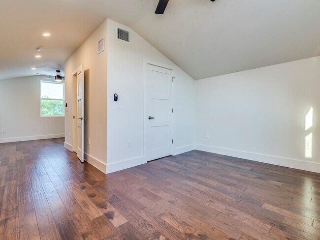 Building Photo - 6412 Carson Rdg