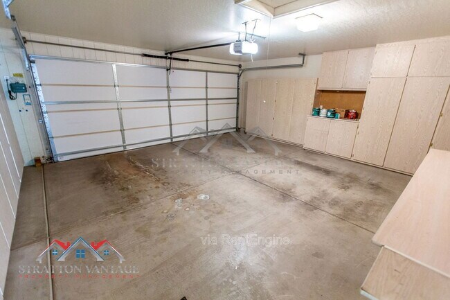 Building Photo - 10864 E Lindner Ave