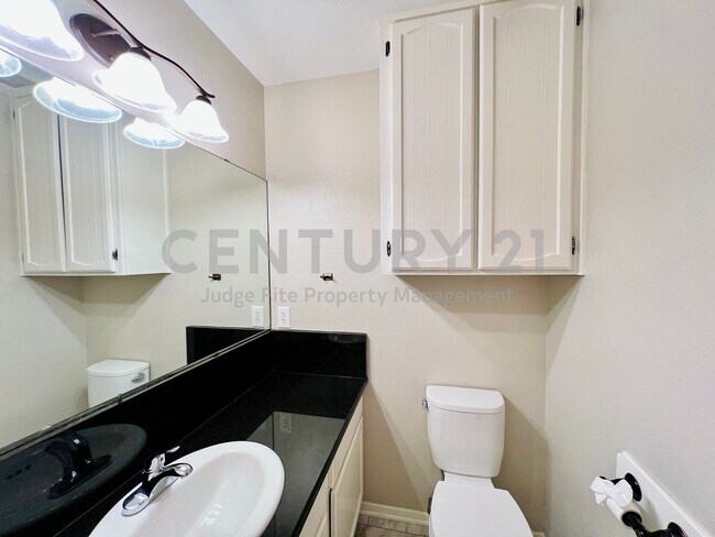 Building Photo - Mid-Century, Modern 3/2/2 with Designer Updates in Fort Worth For Rent!