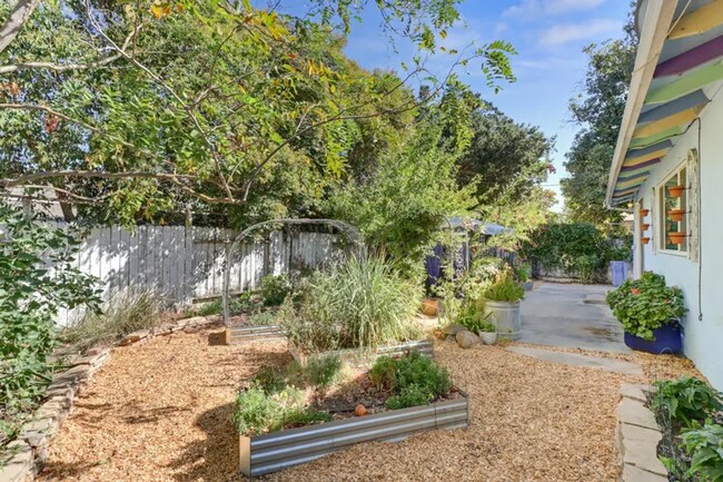 Building Photo - Charming 3 bed 1 bath home in Davis