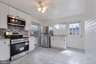 Building Photo - 12901 Ardennes Ave